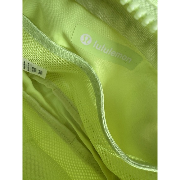 New Lululemon Everywhere Belt Bag Neon Adjustable Strap FZAP NWT - Picture 8 of 9